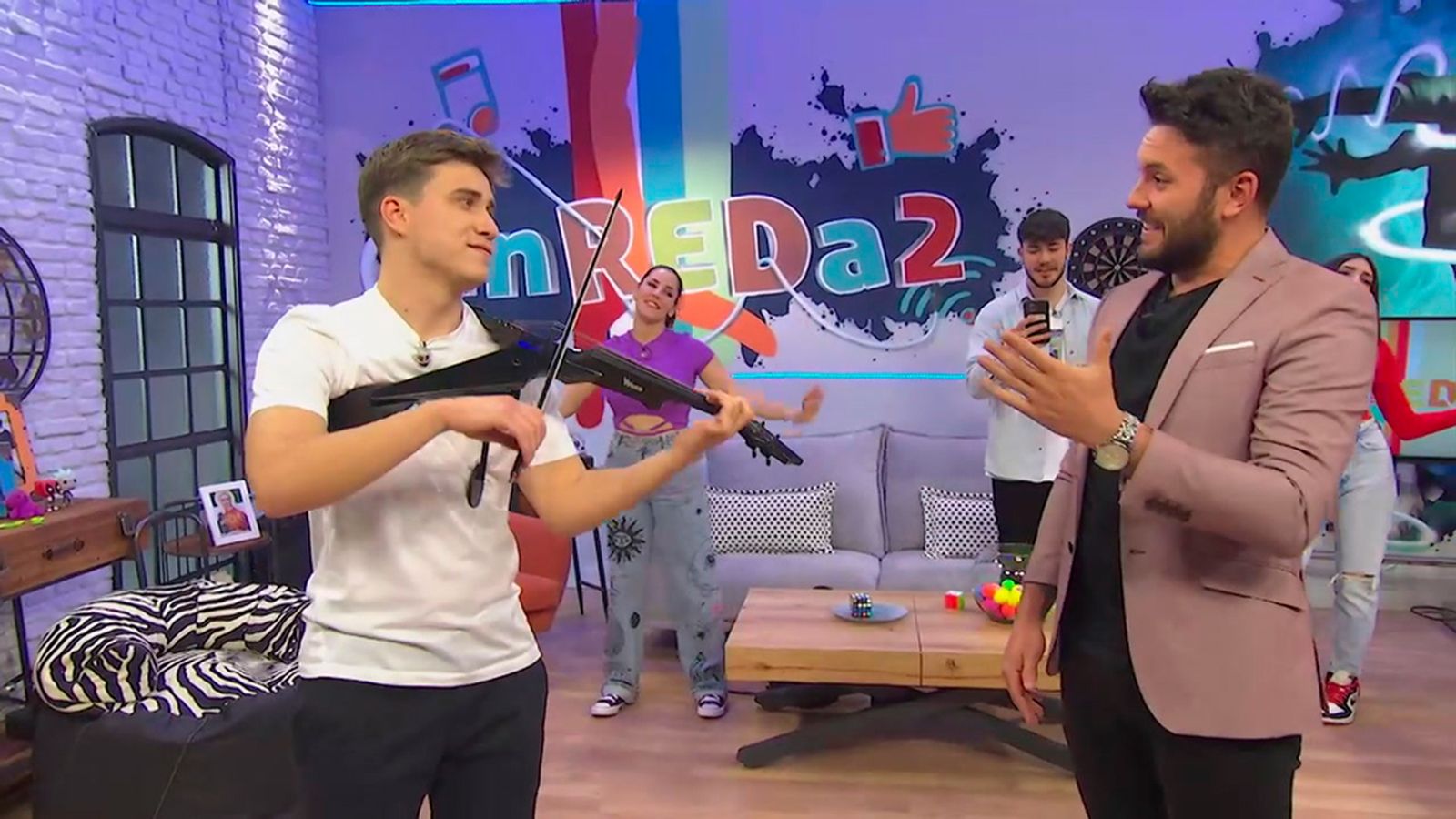 El himno de Andalucía con el violín de Alejandro Ortega y la voz de Kiko Peña