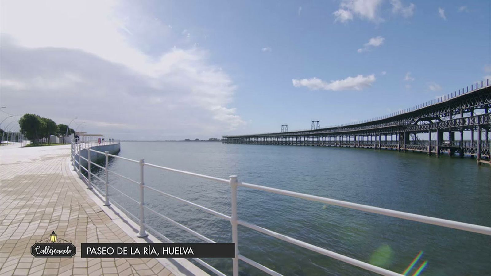 Ocio, fútbol y naturaleza en el Paseo de la Ría, en Huelva