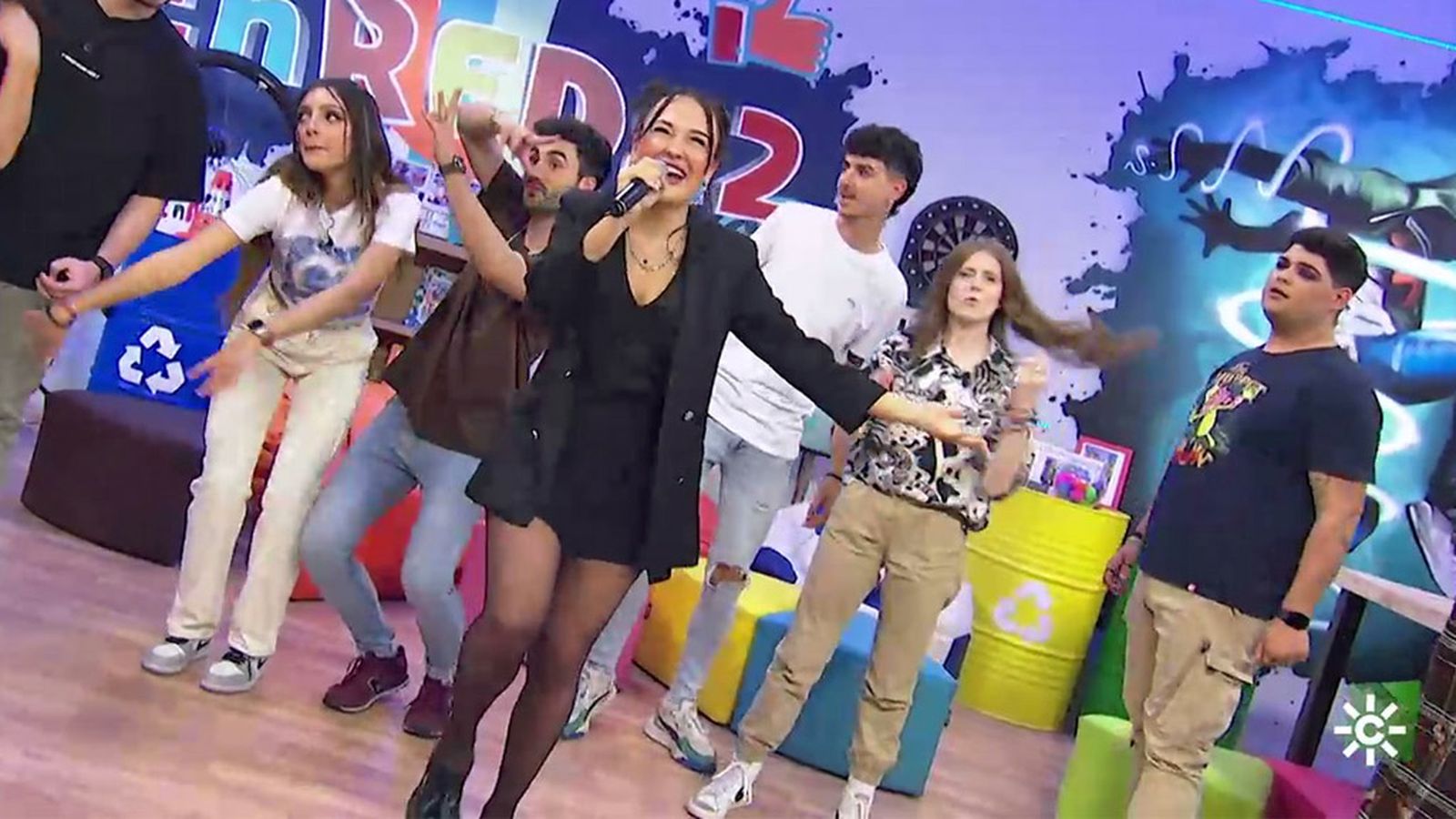 La cantante Sofía Martín nos habla del peligro en las redes sociales y la obsesión por la belleza