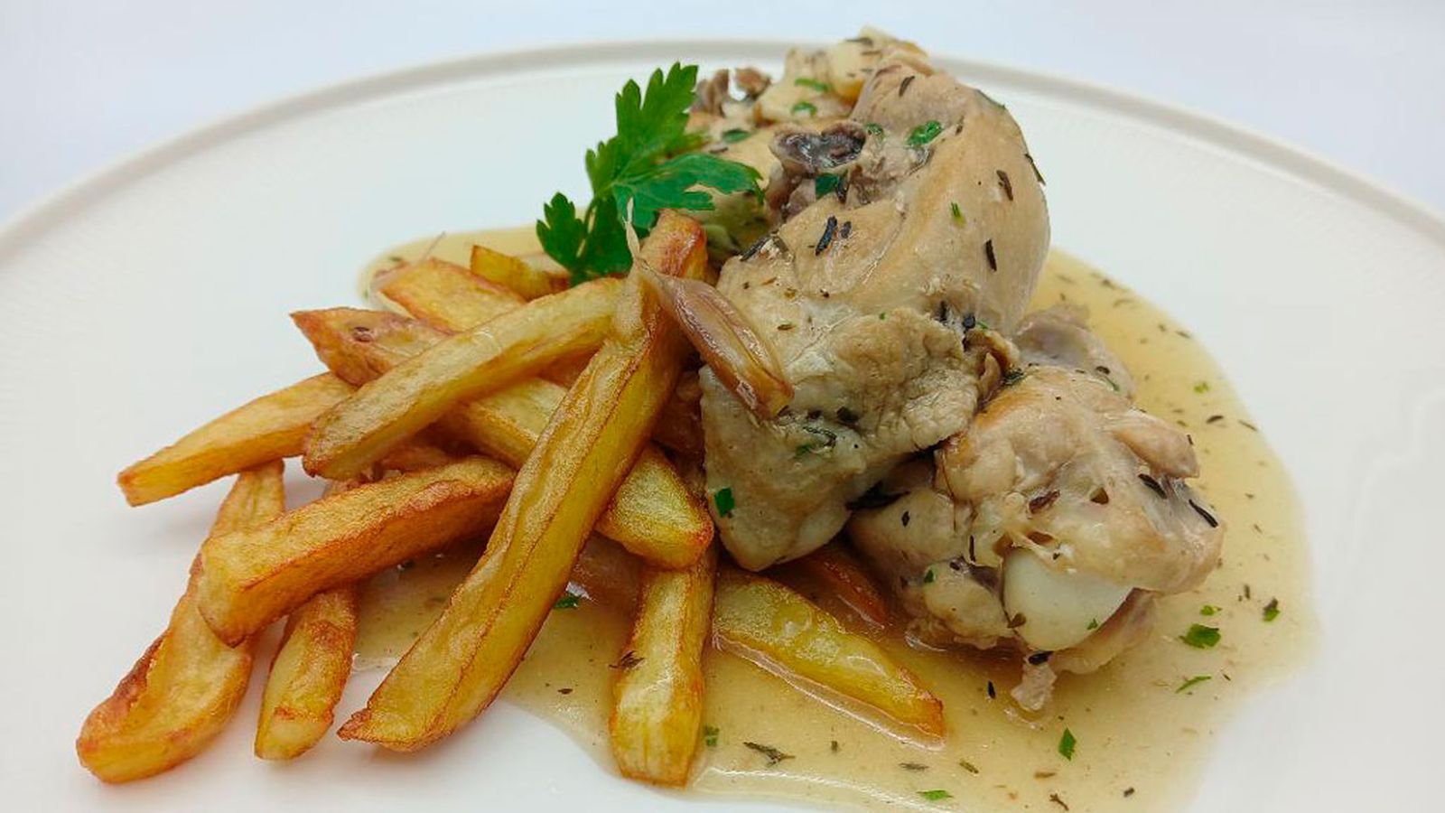 Cómetelo: Pollo a la manzanilla y ensalada de fresas  20/01/26  PROMO