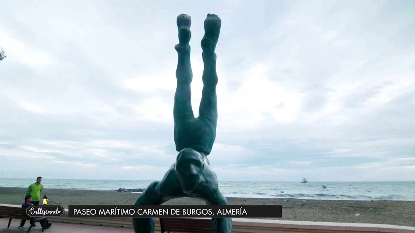Carmen de Burgos, el paseo marítimo de Almería recorrido por actores internacionales
