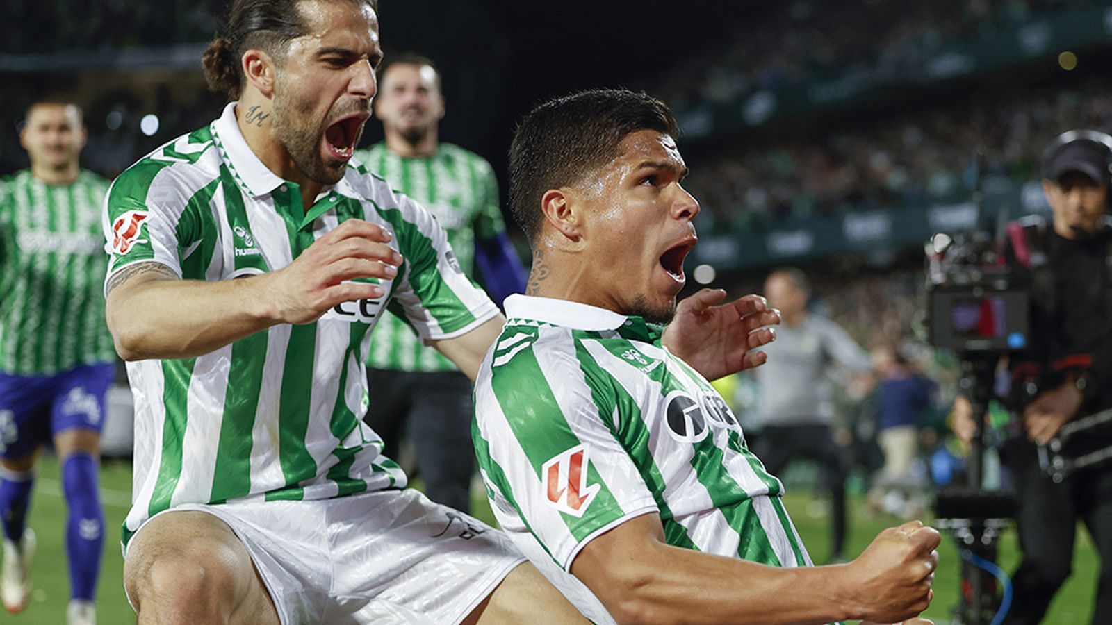 Gol de Cucho para el Betis en el derbi