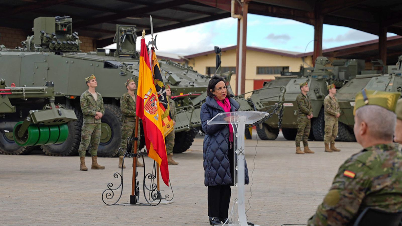 El Ejército recibe en la base de Viator los primeros vehículos blindados Dragón