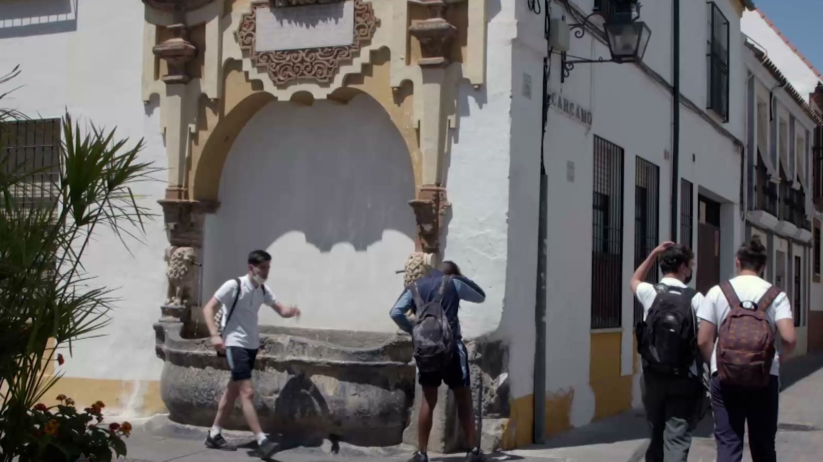La fuente de la piedra escrita en la calle Moriscos, toda una leyenda