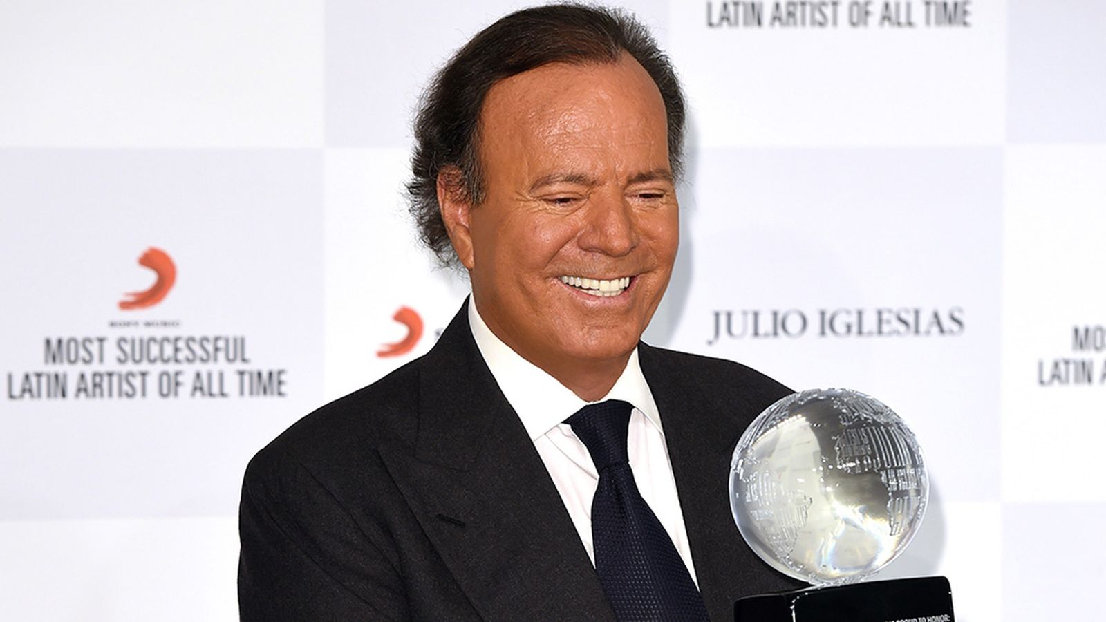 La fiscalía llamará a declarar como testigos protegidas a las mujeres que trabajaban para Julio Iglesias