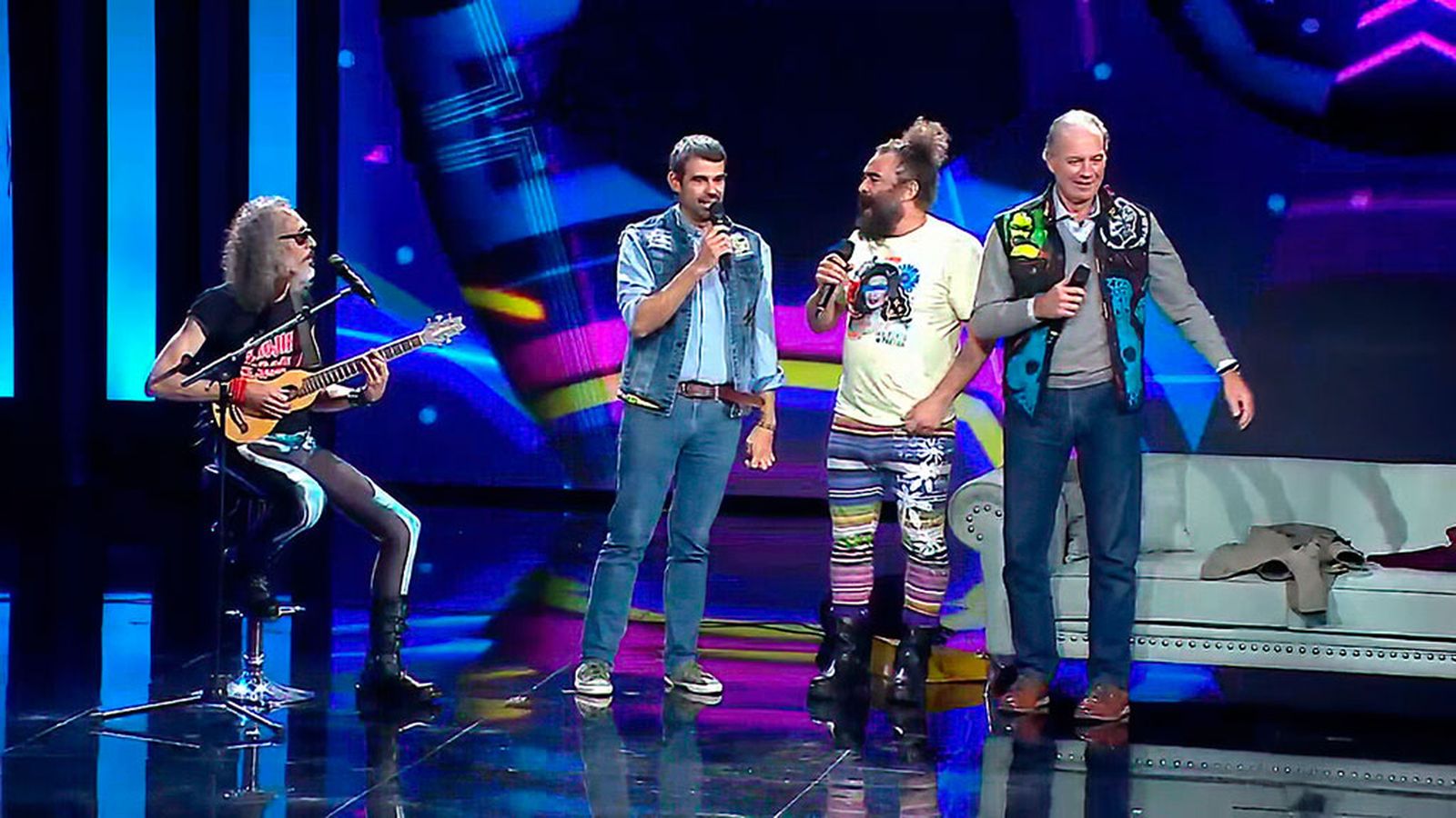 Enrique Sánchez, en su salsa cantando con El Sevilla