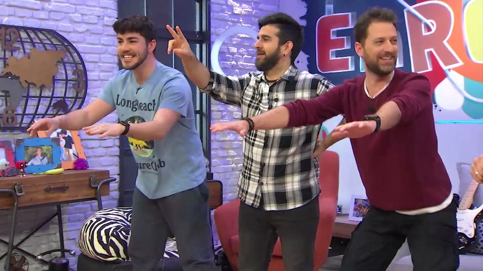 Los componentes del grupo musical Tarifa Plana visitan el piso del enREDo