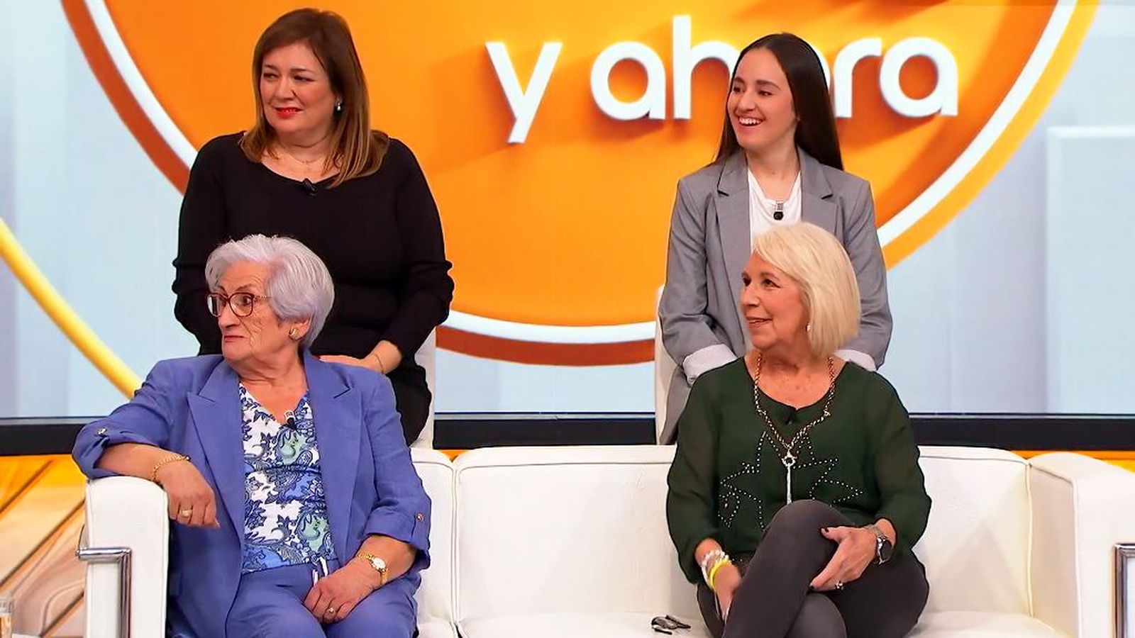 Alumnos de un instituto y vecinos mayores se unen para rescatar la memoria de un barrio jienense