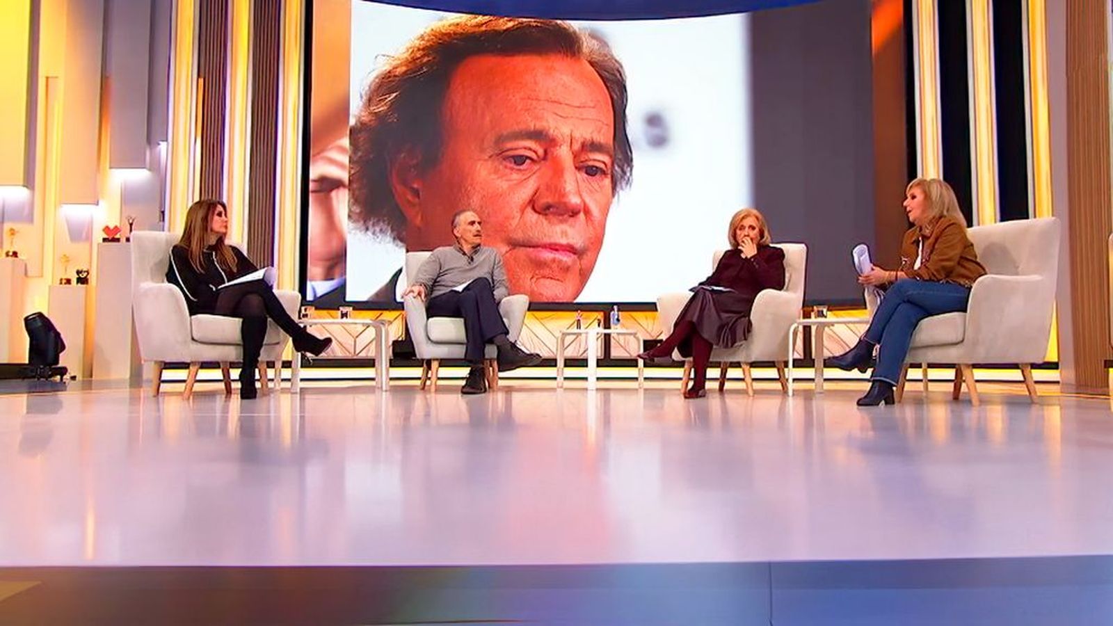 La denuncia a Julio Iglesias por agresión sexual, uno de los temas de la crónica social