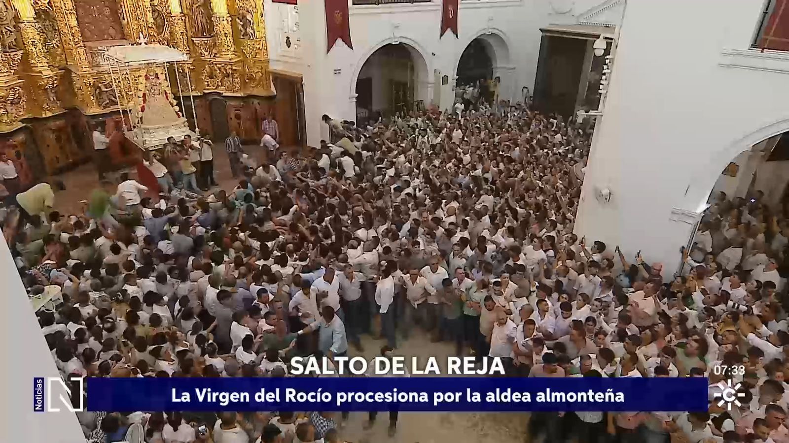 Los almonteños saltan la reja